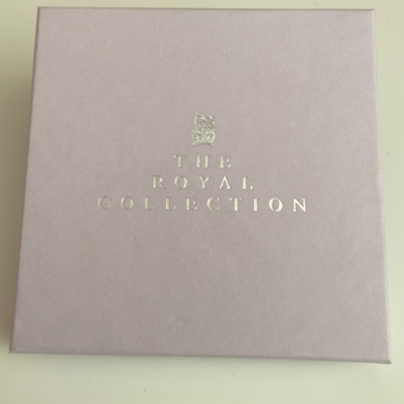 Royal Collection Commemorative Small Decorative Plate - Picture 2 of 4